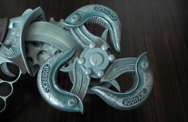 BioShock Infinite Sky-Hook Replica - Hooks close-up