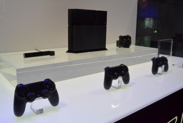 PlayStation 4 - Console And Controllers